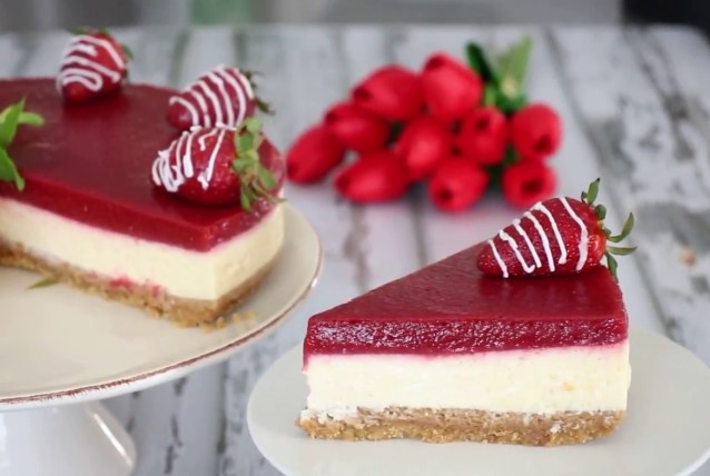 Çilekli Cheesecake Tarifi